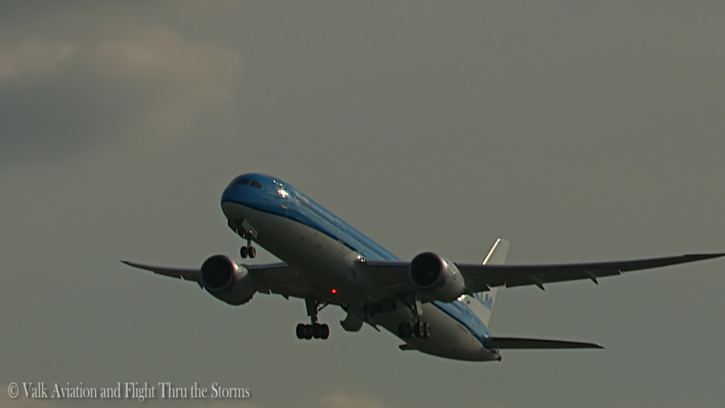 KLM B789 - PH-BHD @ newest dreamliner.Still005