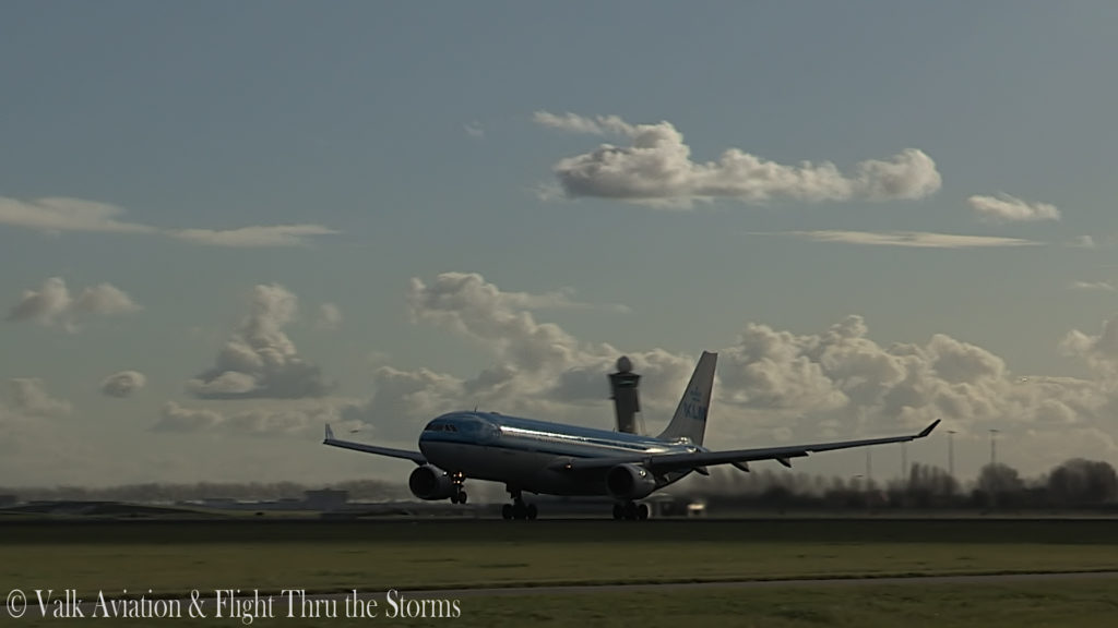 Last Flight of Captain Eric Zaar @ KLM A330.00_02_13_05.Still003
