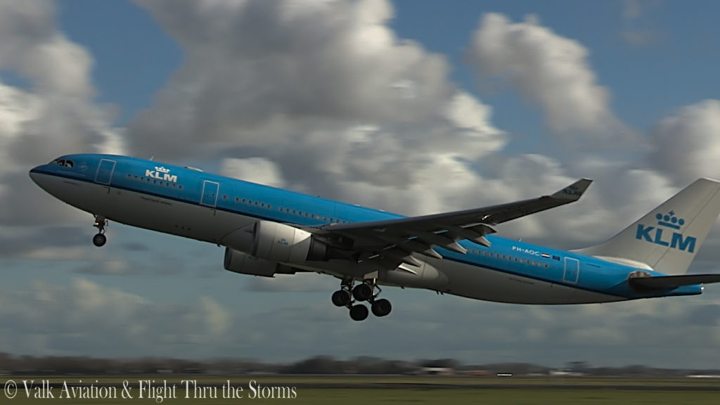Last Flight of Captain Eric Zaar @ KLM A330.00_02_17_11.Still005