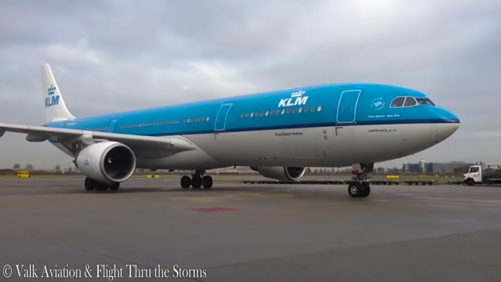 Last Flight of Captain Johan van der Sluis @ KLM A330.00_09_08_20.Still017