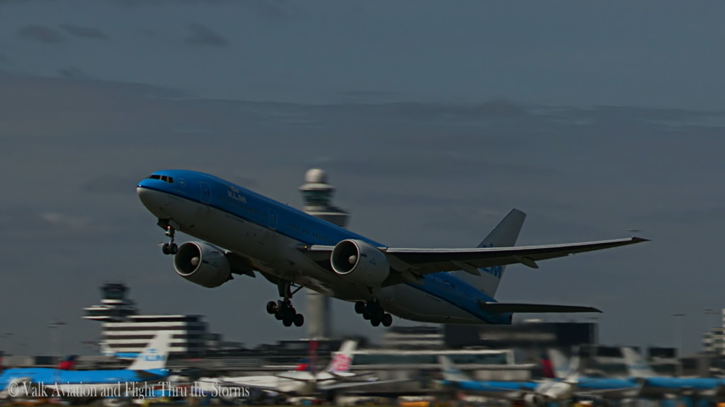 Last Flight of Erik v d Klippe @ Cpt KLM B777.Still015