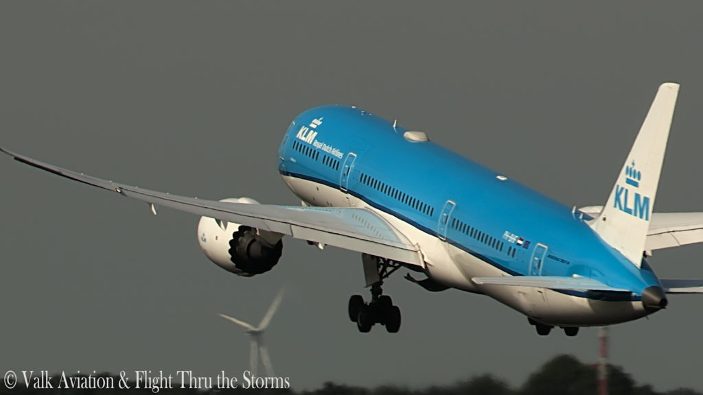 Last Flight of KLM Captain Ad Barla @ B777-789.00_02_41_05.Still011