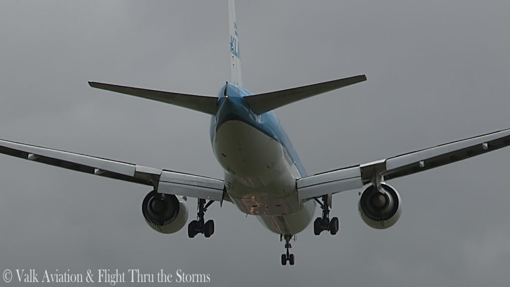 Last flight of Captain Paul Melkert @ KLM B777.00_05_16_12.Still014