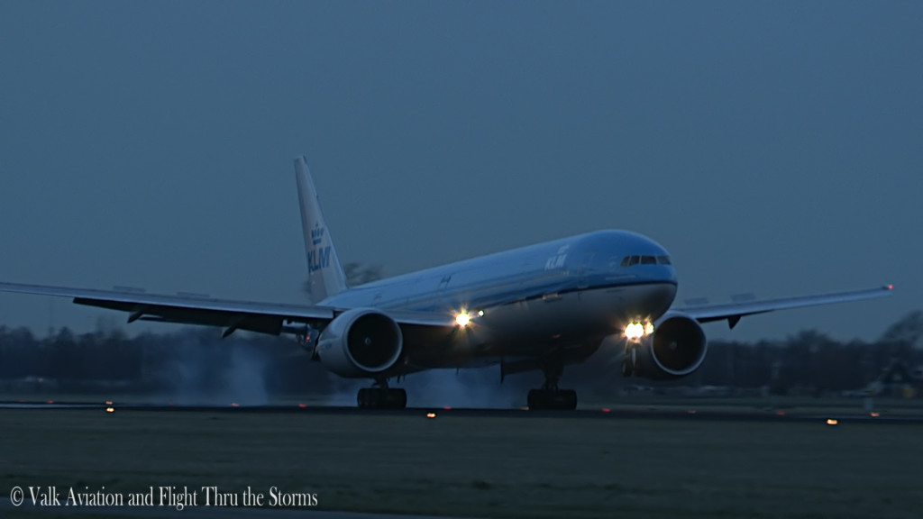 Last flight of René v d Vliet @ Cpt KLM B777.Still018
