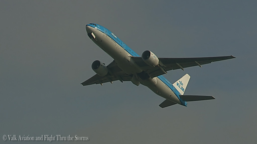 Last flight of Ron Engels @ Cpt KLM B777.Still004