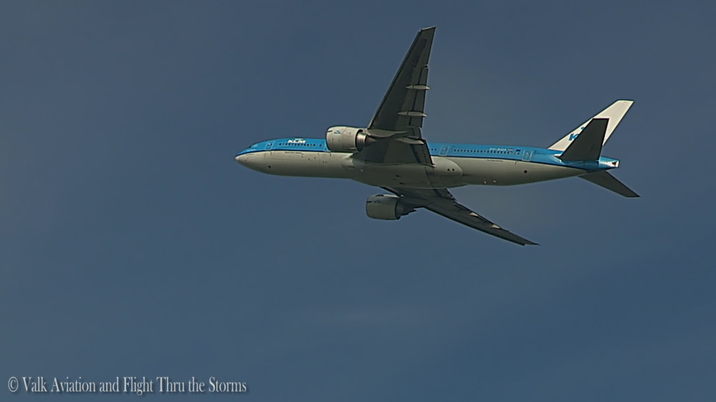 Last flight of Ron Engels @ Cpt KLM B777.Still005