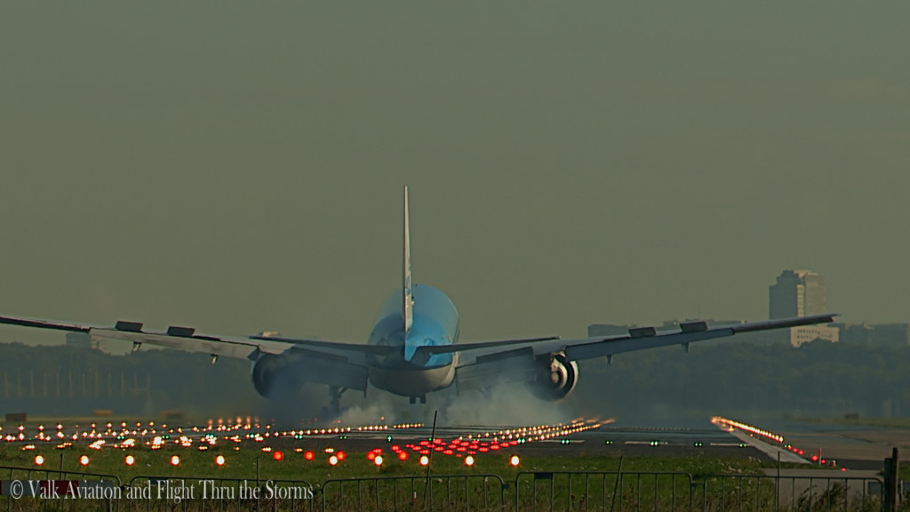 Last flight of Ron Engels @ Cpt KLM B777.Still017