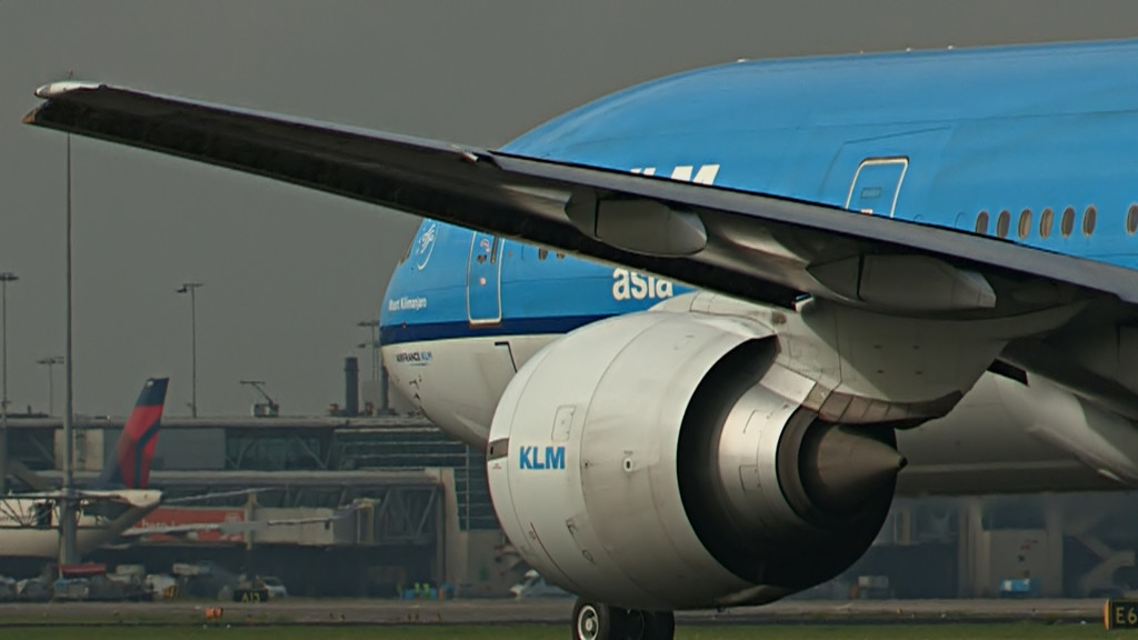 Last flight of Rutger Vossen @ KLM B777.Still011