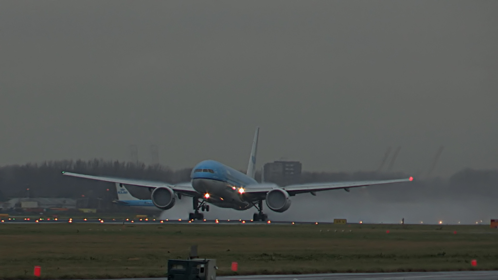 Last flight of Willem Hijmans @ KLM B777.Still005