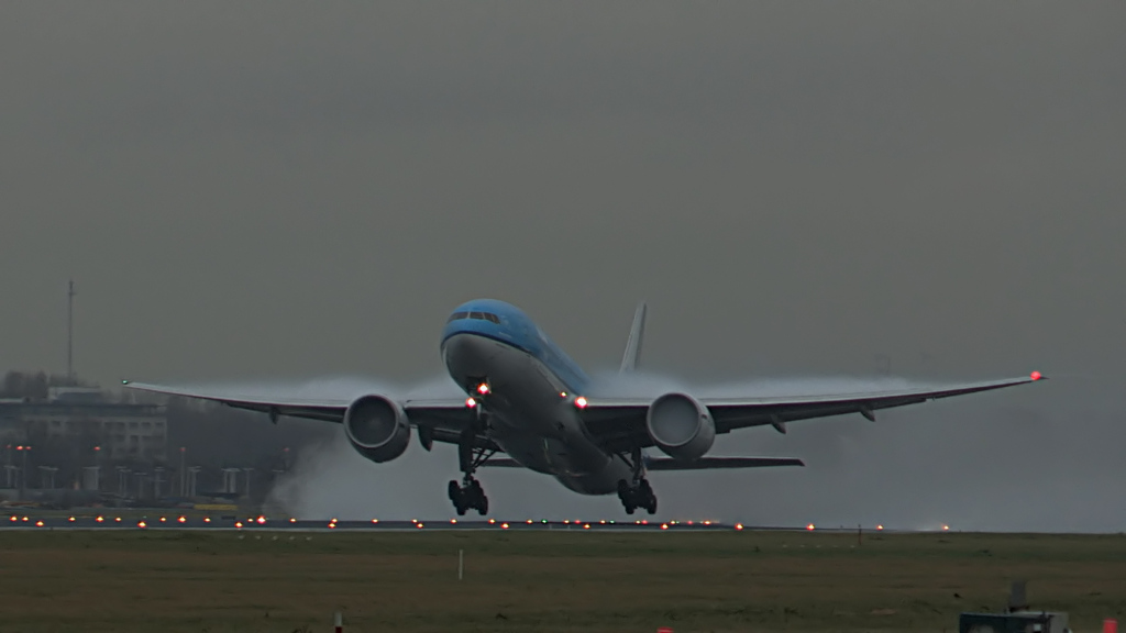 Last flight of Willem Hijmans @ KLM B777.Still008