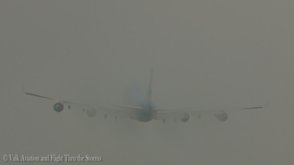Spray takeoff PH-BFB @ KLM B747 FO Froukje Dinkla.Still014